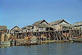 Tonle Sap - Kampong Phluk floating village - stilted houses